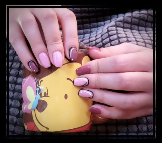 Nails with intricate gel art design