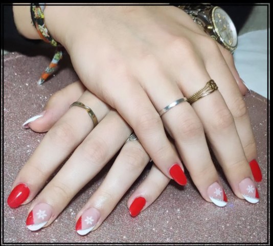 Nails with intricate gel art design