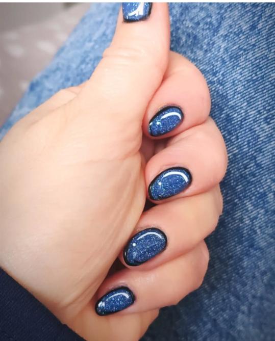 Nails with intricate gel art design