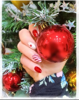 Nails with intricate gel art design